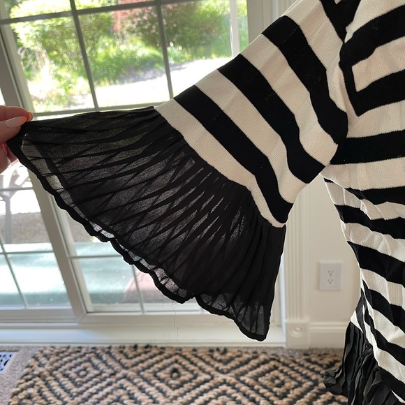 Black & white top - Picture 3 of 6